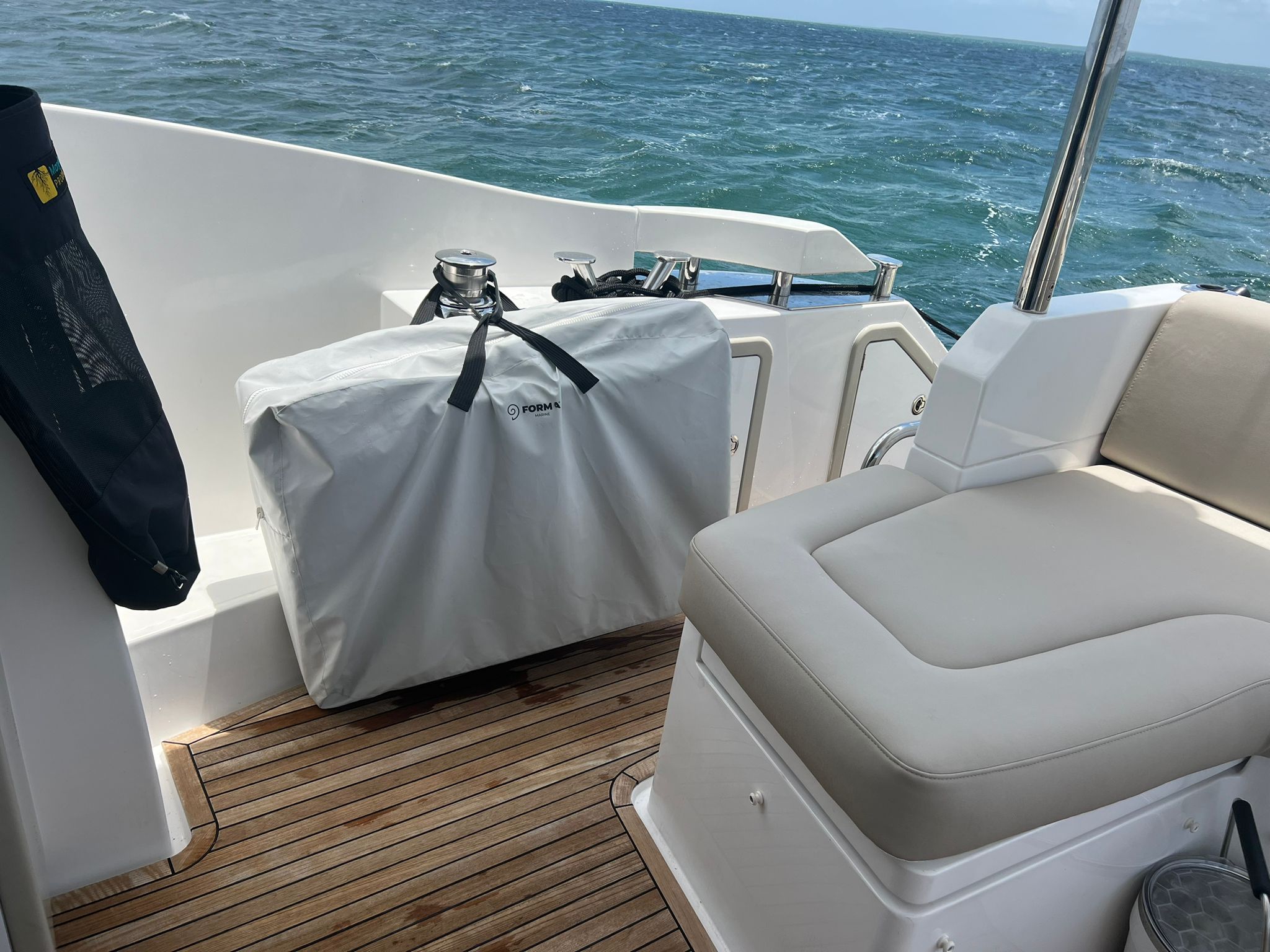 FORMA MARINE Protective Zip-On Waterproof Bag for 1 Folding Chair B100-C1B100